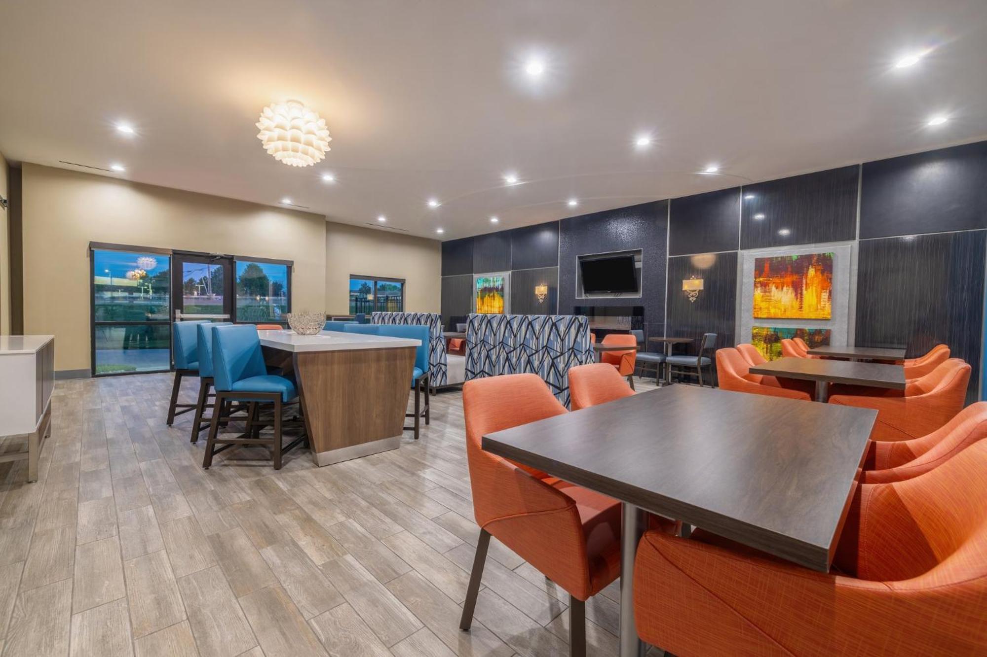 Holiday Inn Express & Suites Kansas City Airport By Ihg Екстер'єр фото