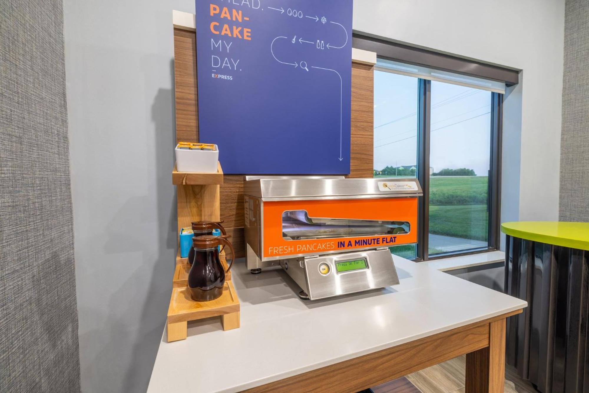 Holiday Inn Express & Suites Kansas City Airport By Ihg Екстер'єр фото