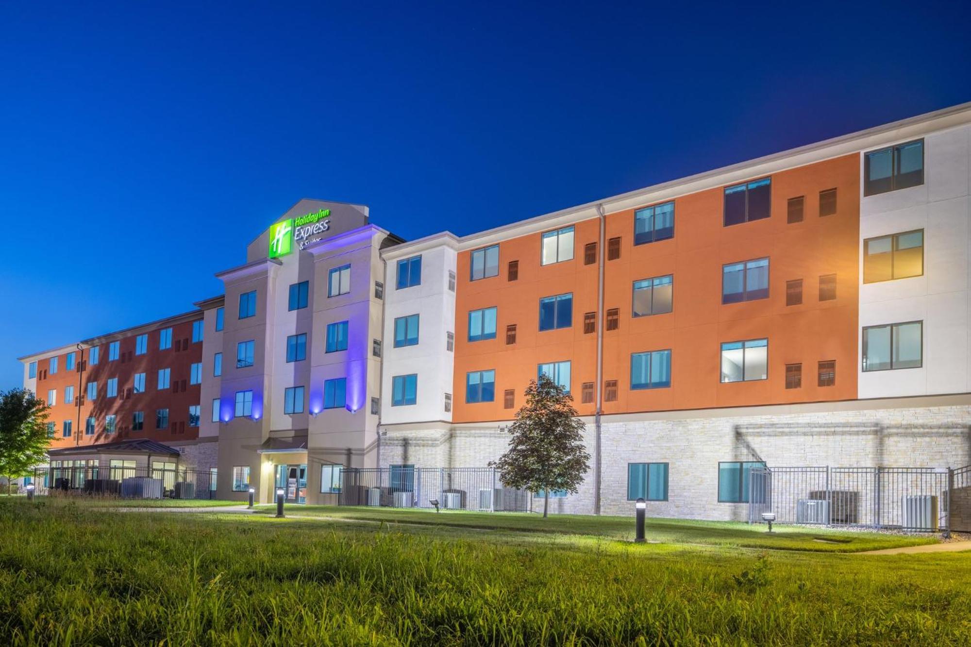 Holiday Inn Express & Suites Kansas City Airport By Ihg Екстер'єр фото
