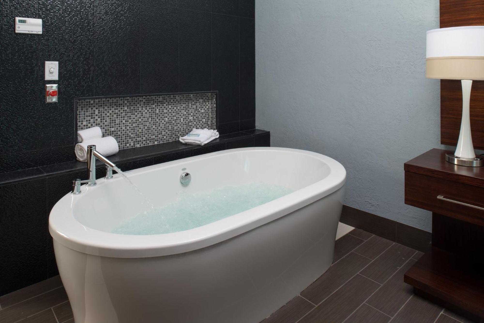 Holiday Inn Express & Suites Kansas City Airport By Ihg Екстер'єр фото