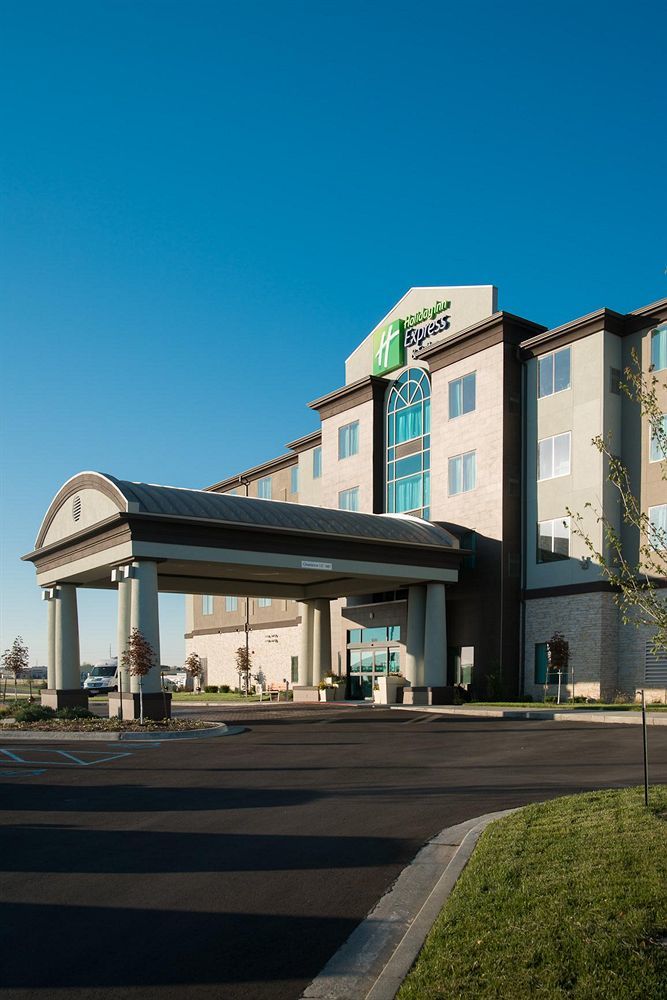 Holiday Inn Express & Suites Kansas City Airport By Ihg Екстер'єр фото