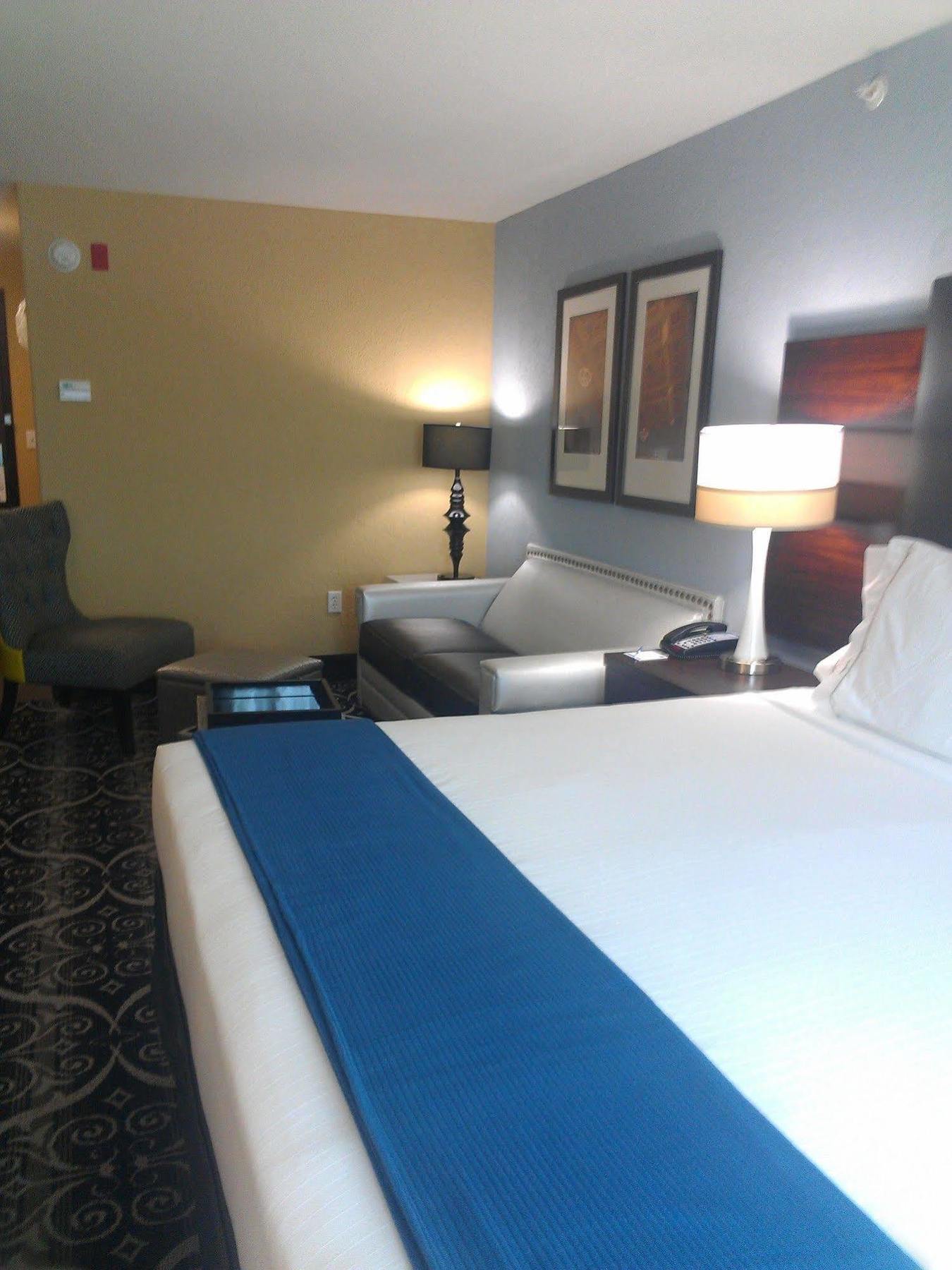 Holiday Inn Express & Suites Kansas City Airport By Ihg Номер фото